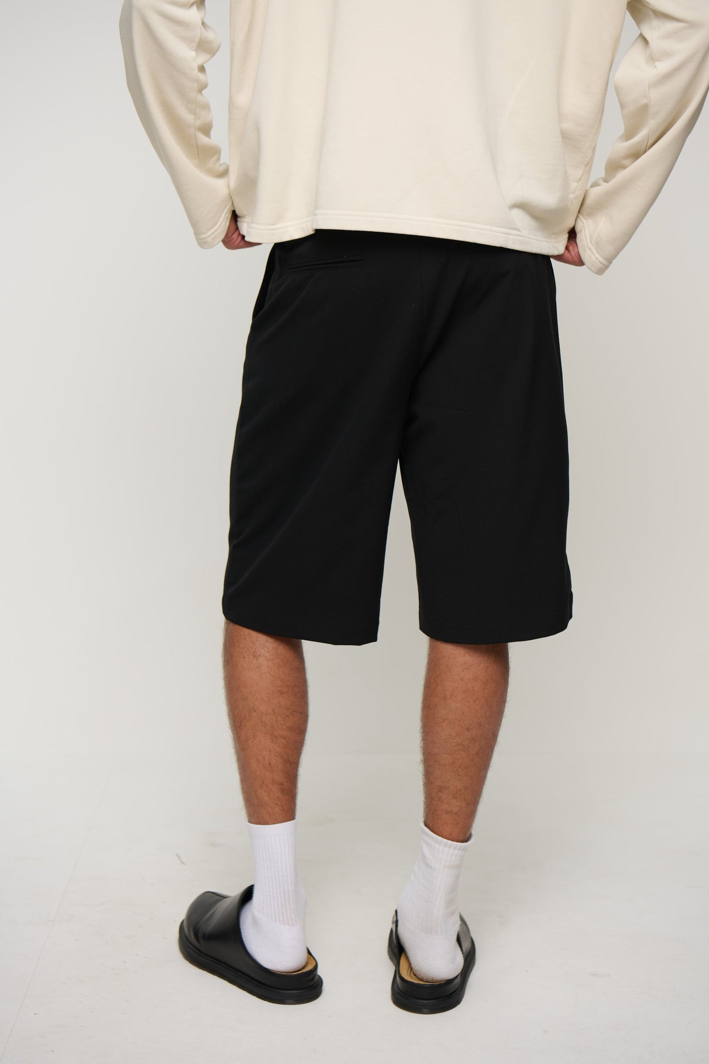 Alex Pleat Jort Black
