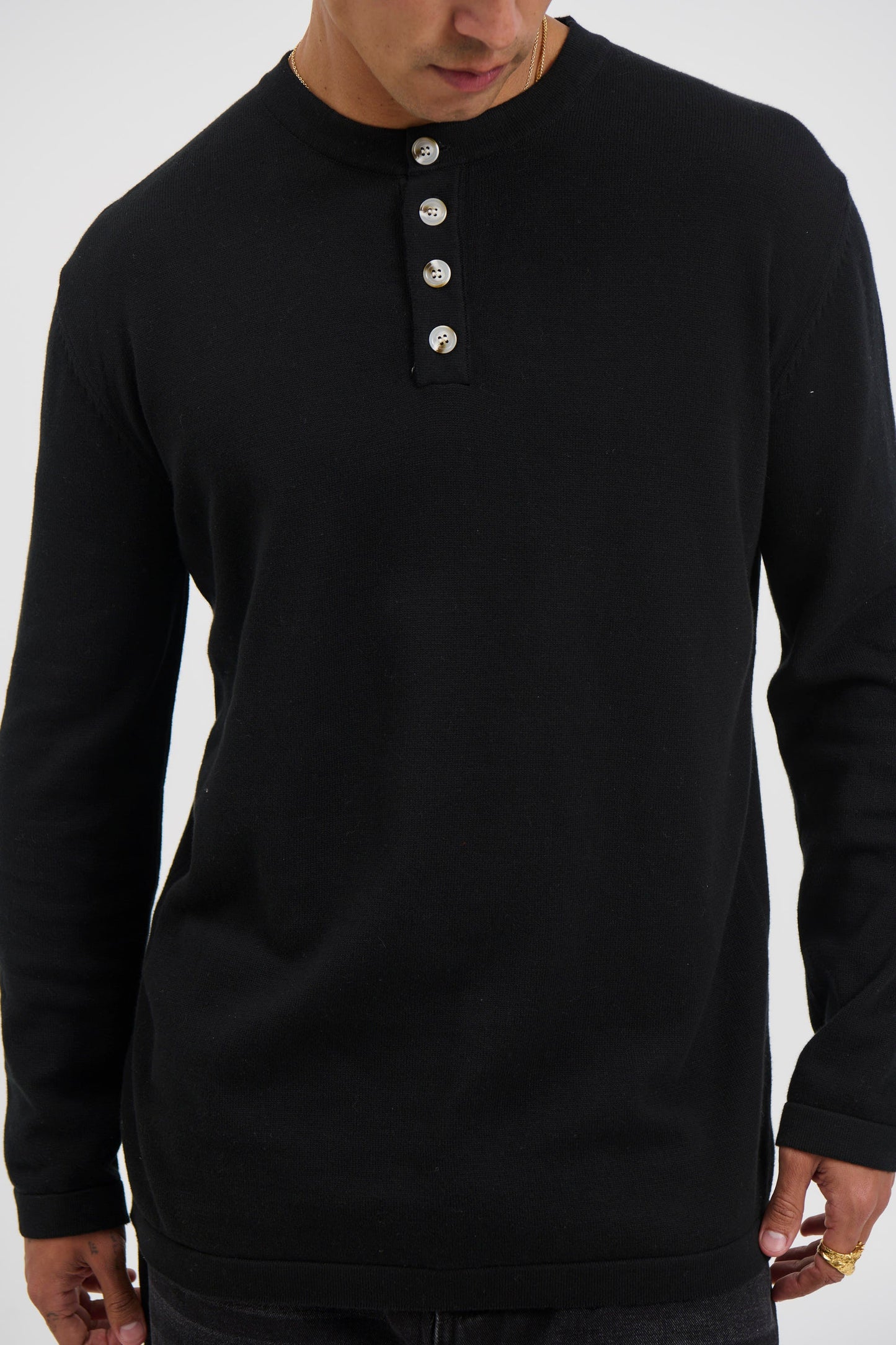 Jackson Fitted Henley Black