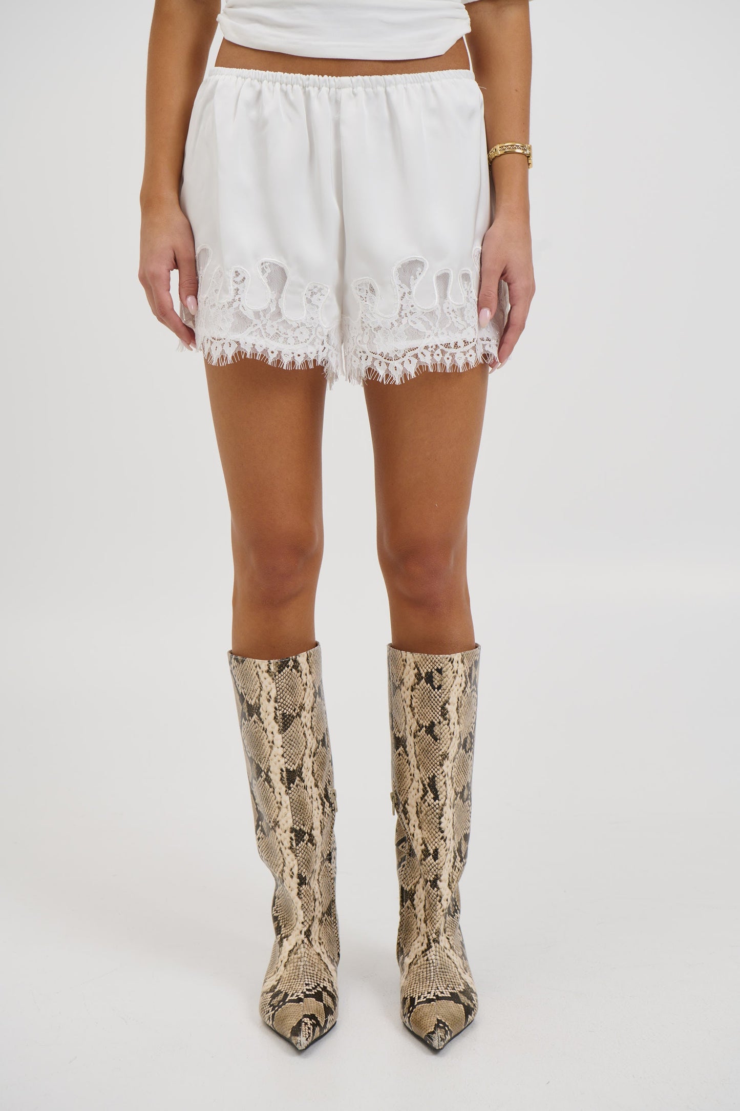 Jacky Lace Short White