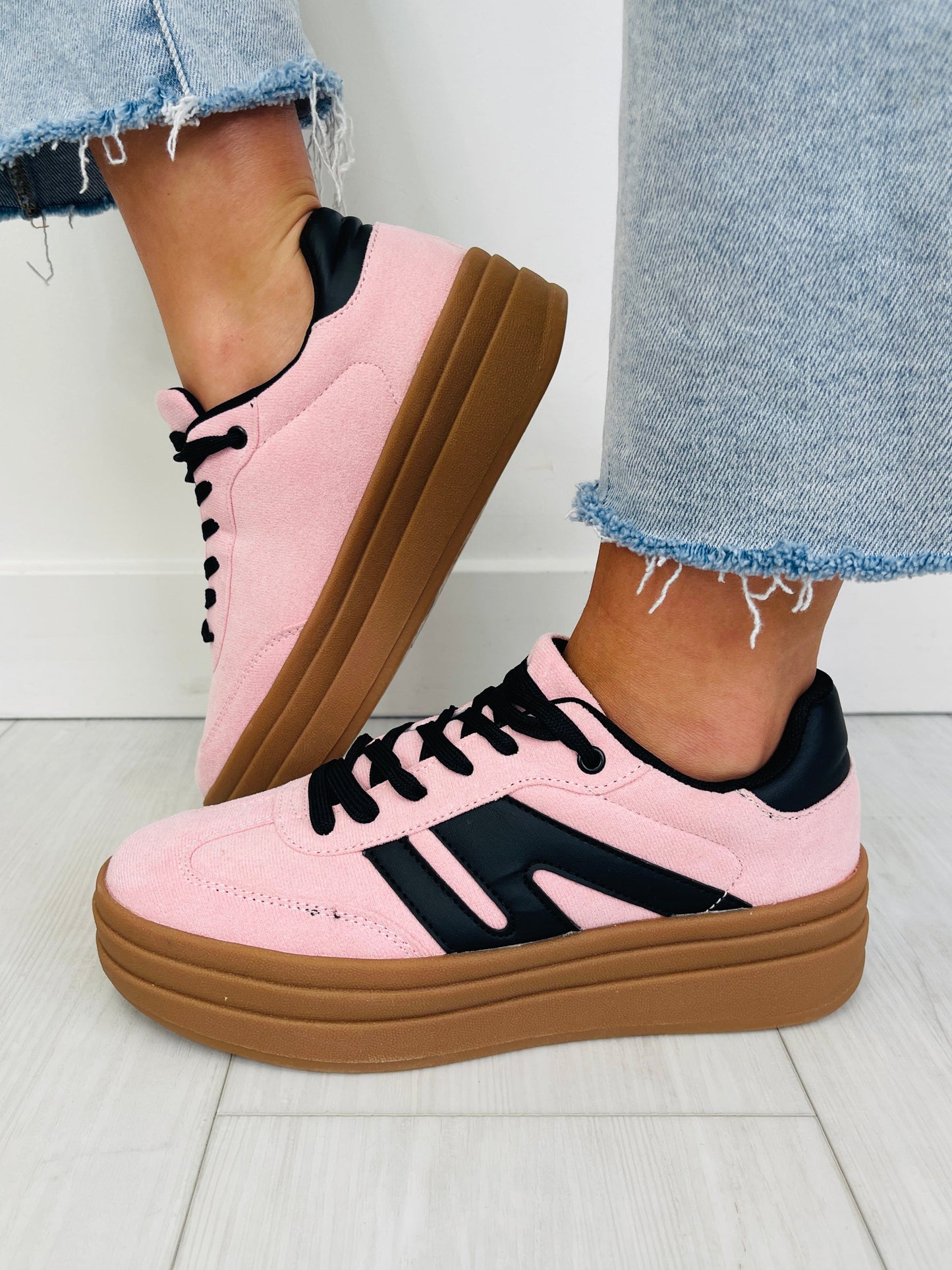 The New Chapter Sneakers In Pink Black