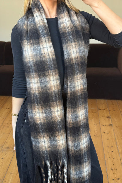 Eliana Fluffy Scarf Black