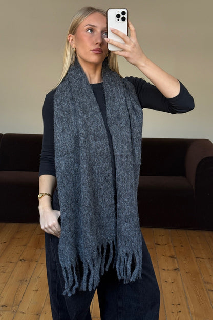 Ilaria Fluffy Scarf Charcoal