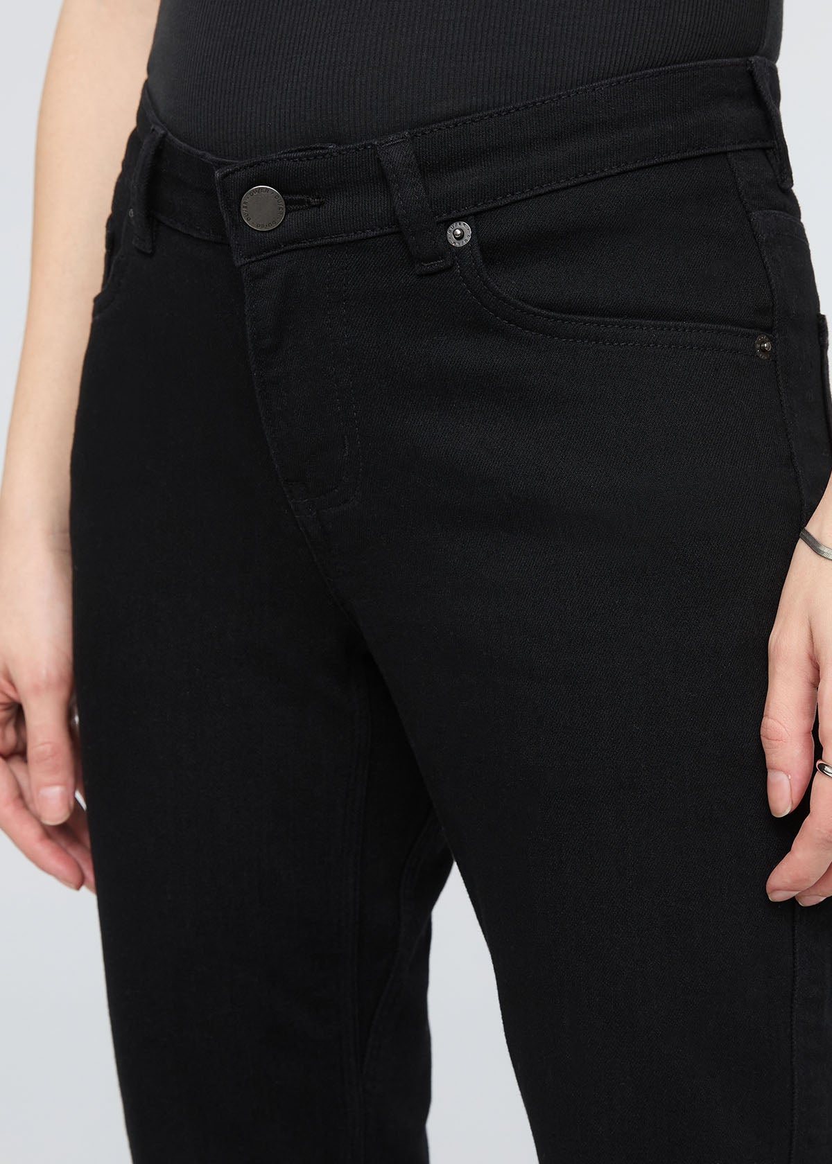 Performance Denim Girlfriend - Black
